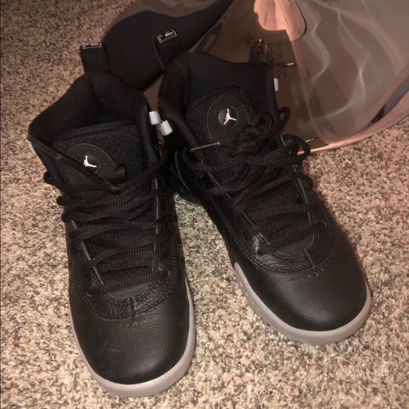 Black Jordan jumpman shoes - Picture 2 of 4